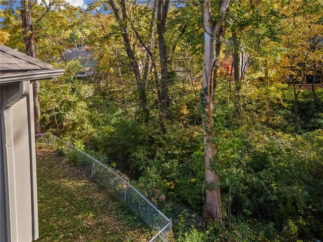 $350,000 | 523 Lancelot Drive, Liberty, MO 64068