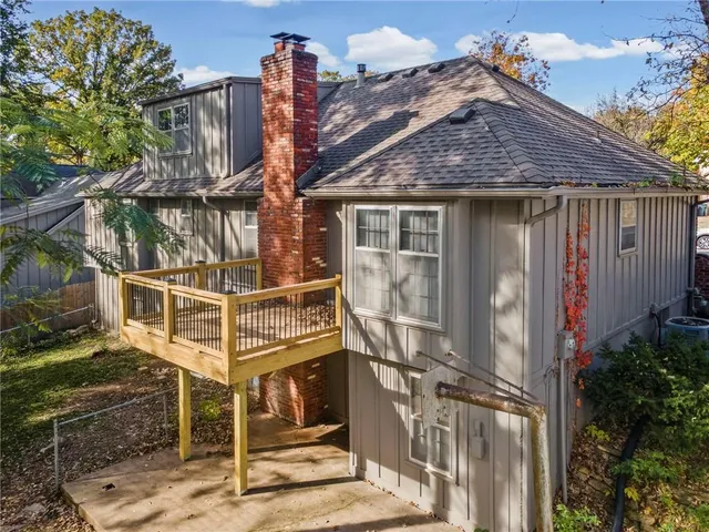 $350,000 | 523 Lancelot Drive, Liberty, MO 64068