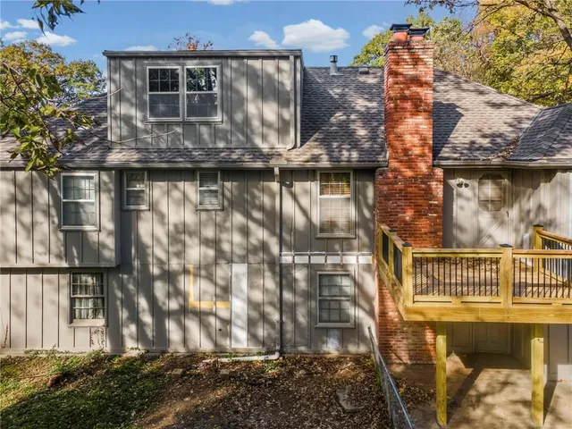 $350,000 | 523 Lancelot Drive, Liberty, MO 64068