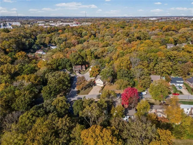 $350,000 | 523 Lancelot Drive, Liberty, MO 64068