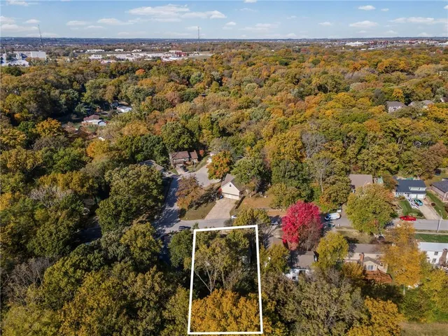 $350,000 | 523 Lancelot Drive, Liberty, MO 64068