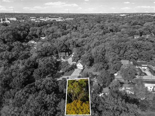 $350,000 | 523 Lancelot Drive, Liberty, MO 64068