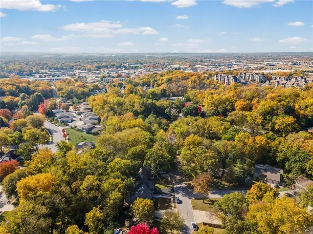 $350,000 | 523 Lancelot Drive, Liberty, MO 64068