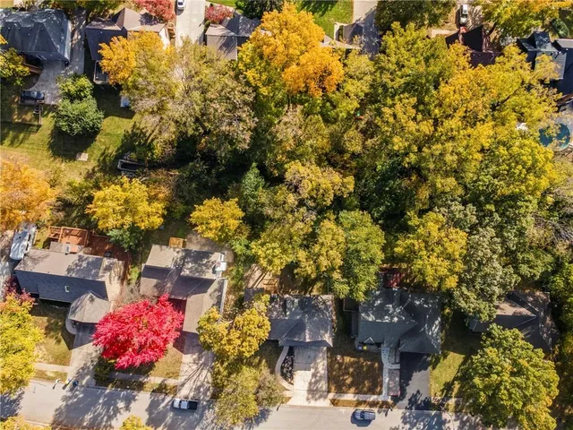 $350,000 | 523 Lancelot Drive, Liberty, MO 64068