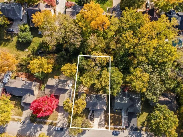 $350,000 | 523 Lancelot Drive, Liberty, MO 64068