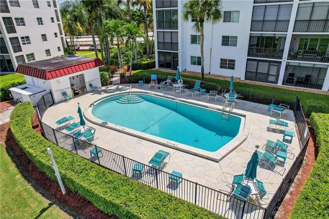$479,000 | 29 High Point Circle East, Unit 204, Naples, FL 34103