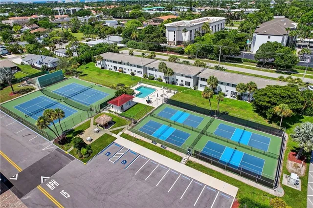 $479,000 | 29 High Point Circle East, Unit 204, Naples, FL 34103