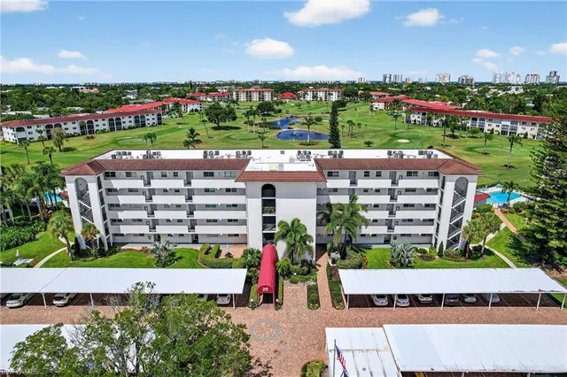 $479,000 | 29 High Point Circle East, Unit 204, Naples, FL 34103