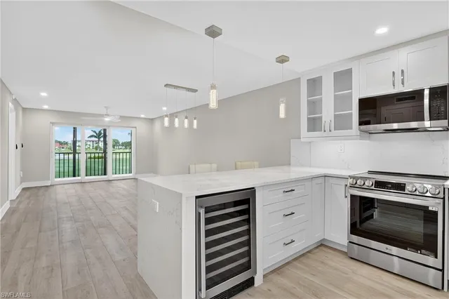 $479,000 | 29 High Point Circle East, Unit 204, Naples, FL 34103