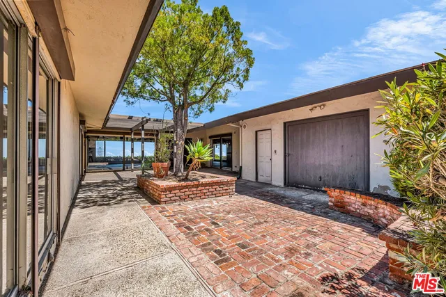 $1,695,000 | 29857 Knoll View Drive, Rancho Palos Verdes, CA 90275