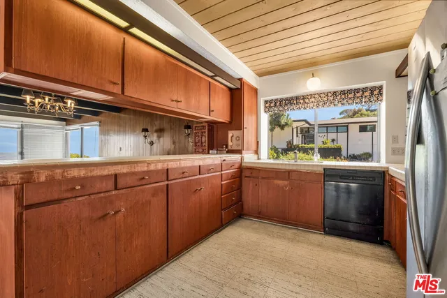 $1,695,000 | 29857 Knoll View Drive, Rancho Palos Verdes, CA 90275