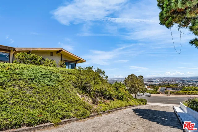 $1,695,000 | 29857 Knoll View Drive, Rancho Palos Verdes, CA 90275