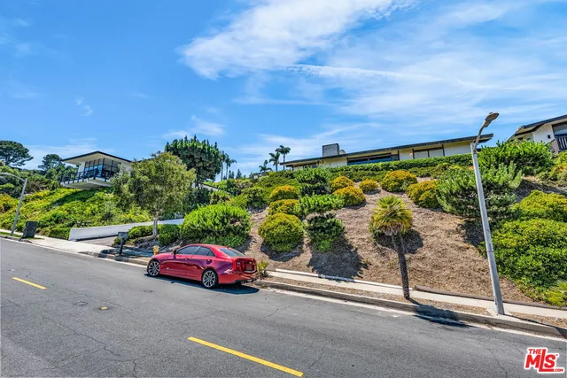 $1,695,000 | 29857 Knoll View Drive, Rancho Palos Verdes, CA 90275