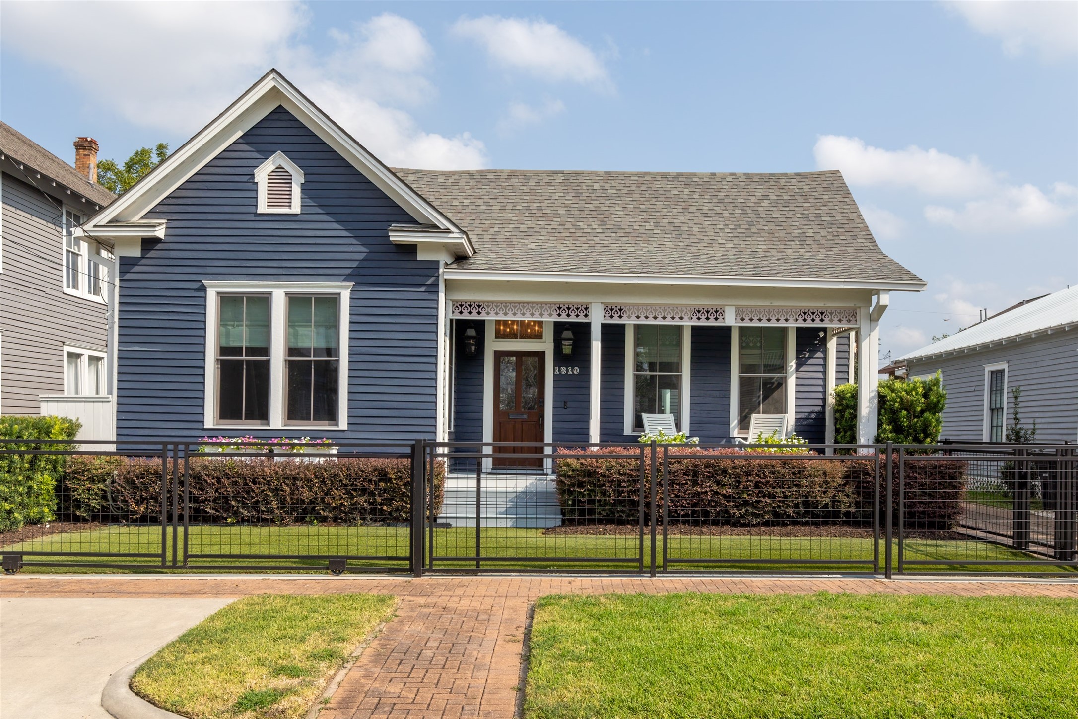 1810 Kane Street Houston, TX 77007 - Photo 2 of 47 a view of front of a house with a yard