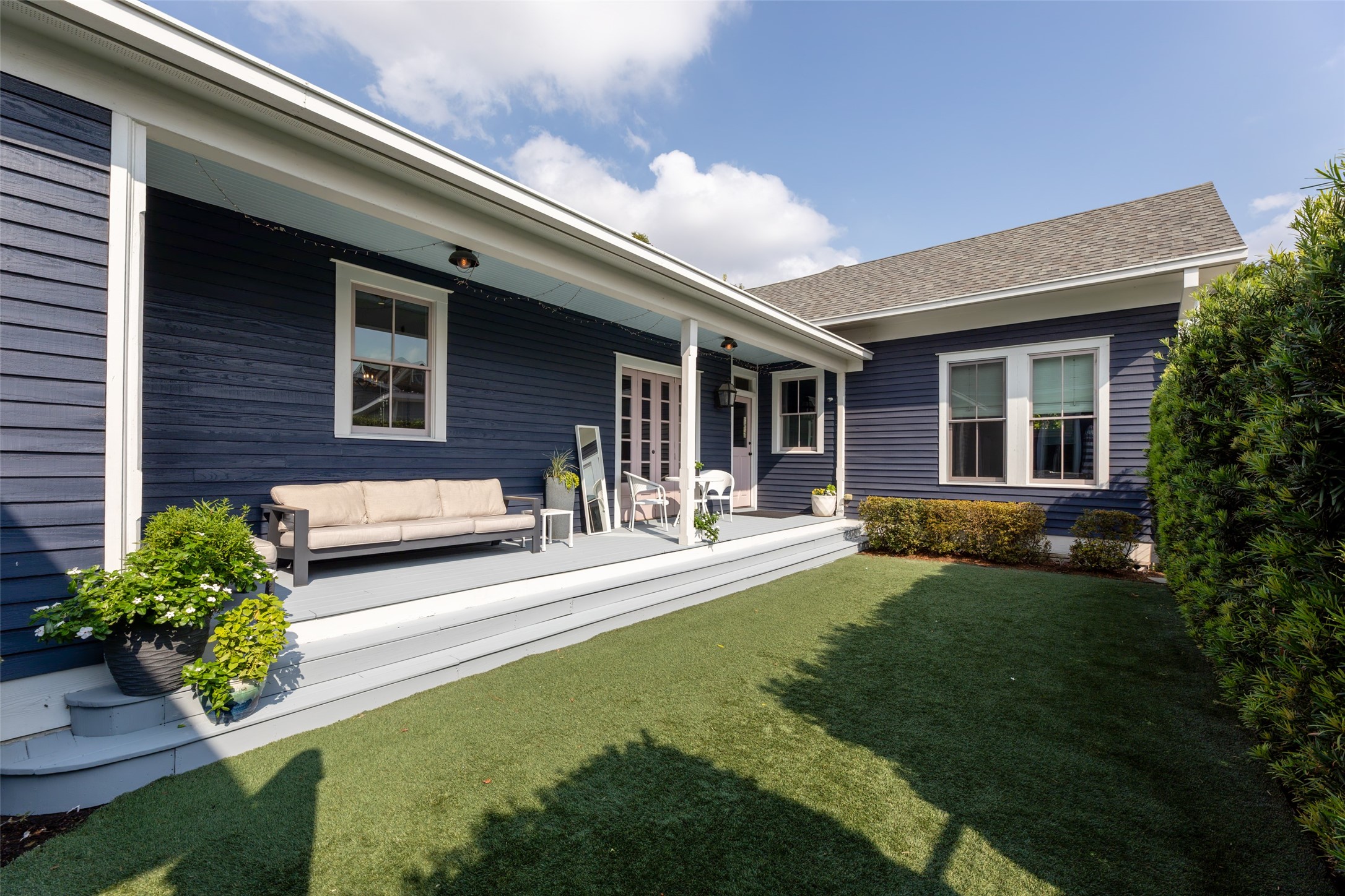 1810 Kane Street Houston, TX 77007 - Photo 36 of 47 a front view of a house with garden and patio
