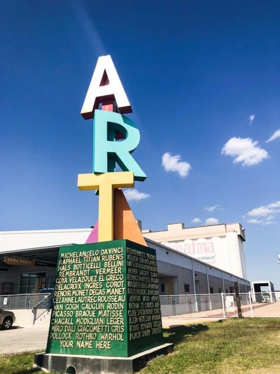 1810 Kane Street Houston, TX 77007 - Photo 42 of 47 a front view of a house with a yard