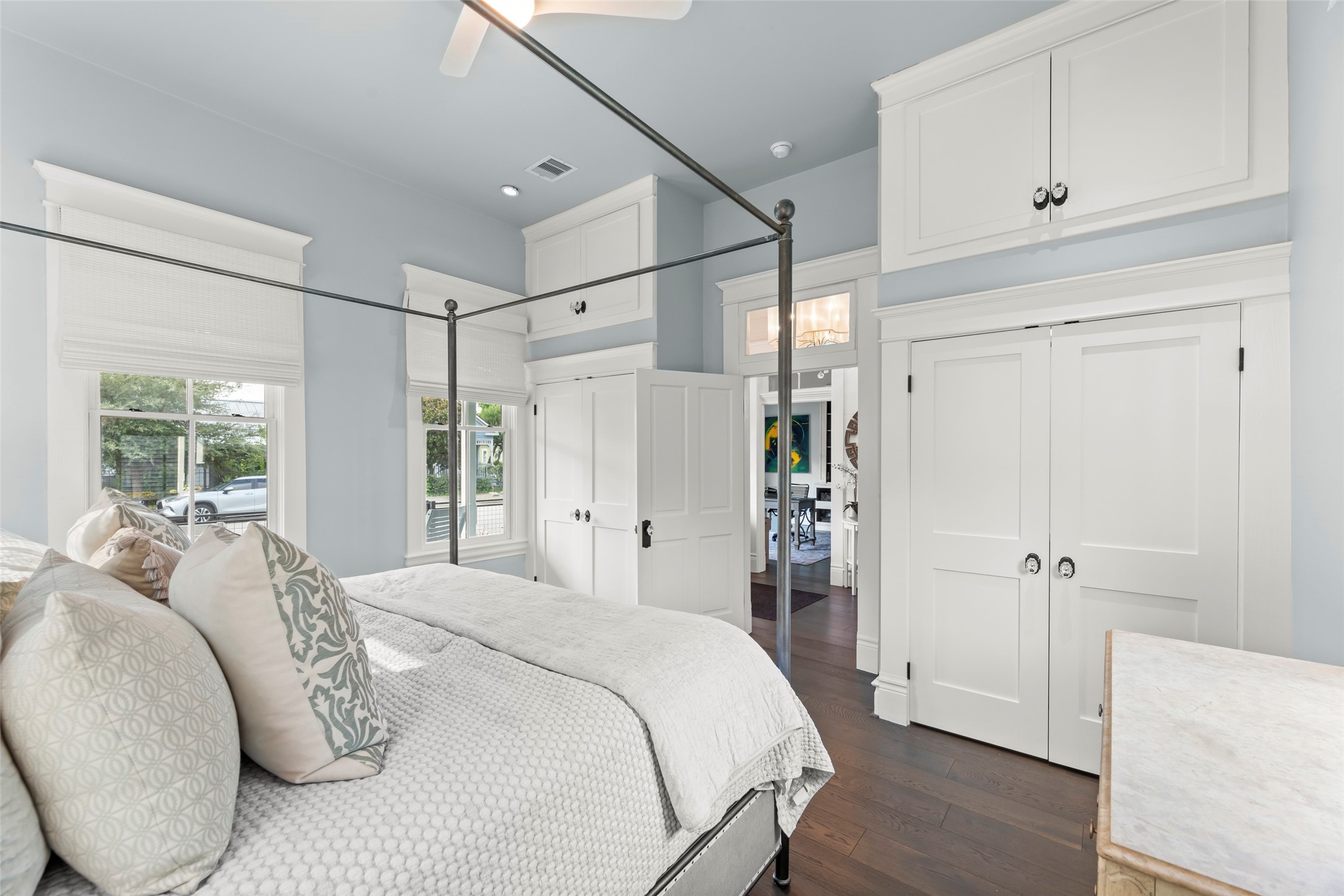 1810 Kane Street Houston, TX 77007 - Photo 7 of 47 a spacious bedroom with a bed and a window