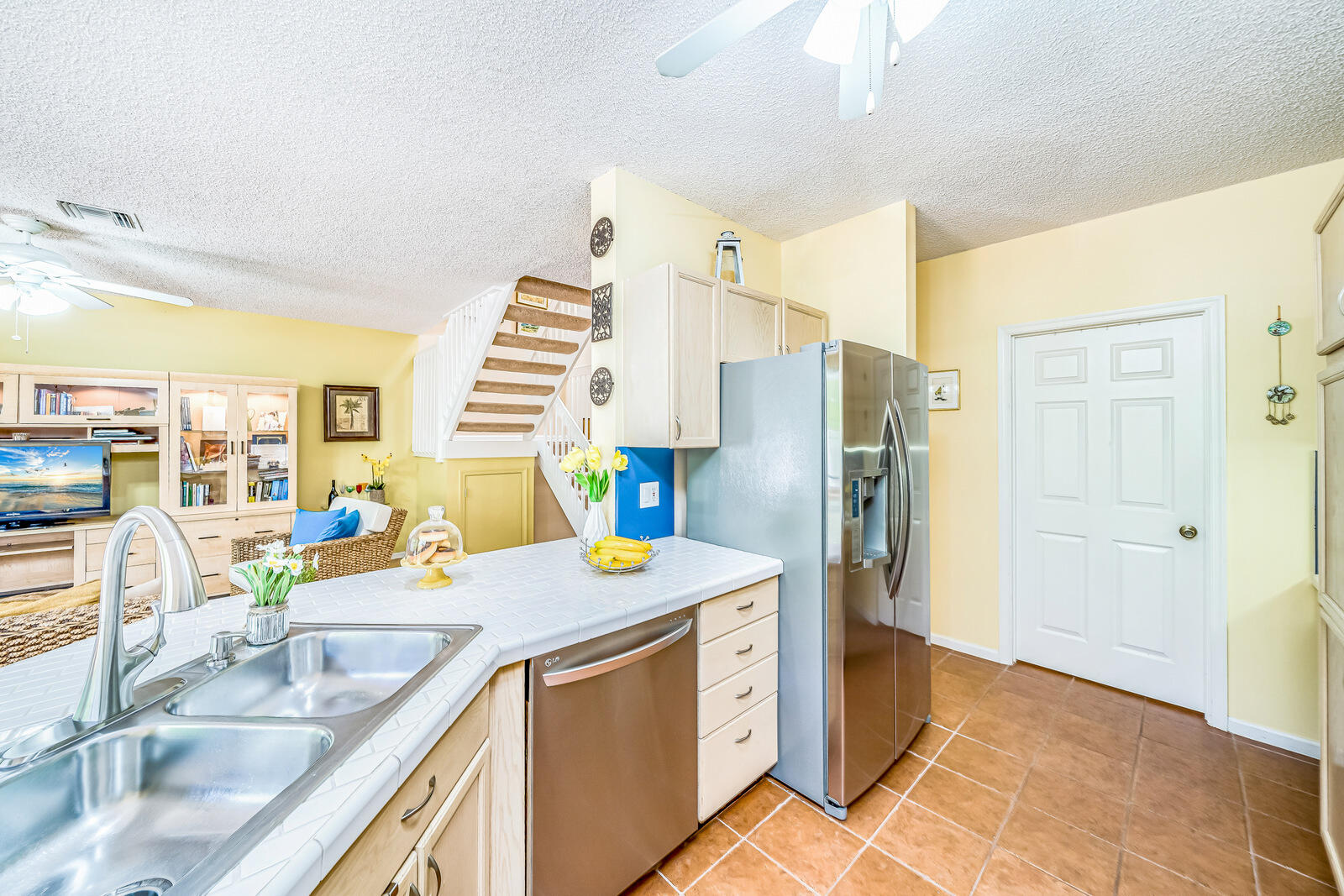 5700 Santiago Circle Boca Raton, FL 33433 - Photo 39 of 82 cook and watch tv