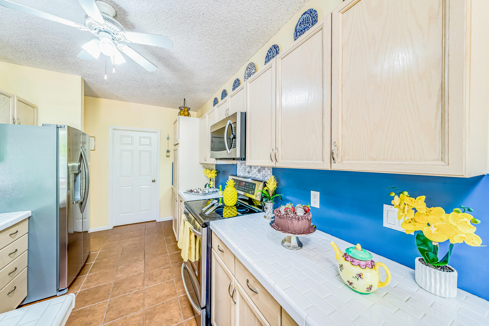 5700 Santiago Circle Boca Raton, FL 33433 - Photo 40 of 82 big kitchen
