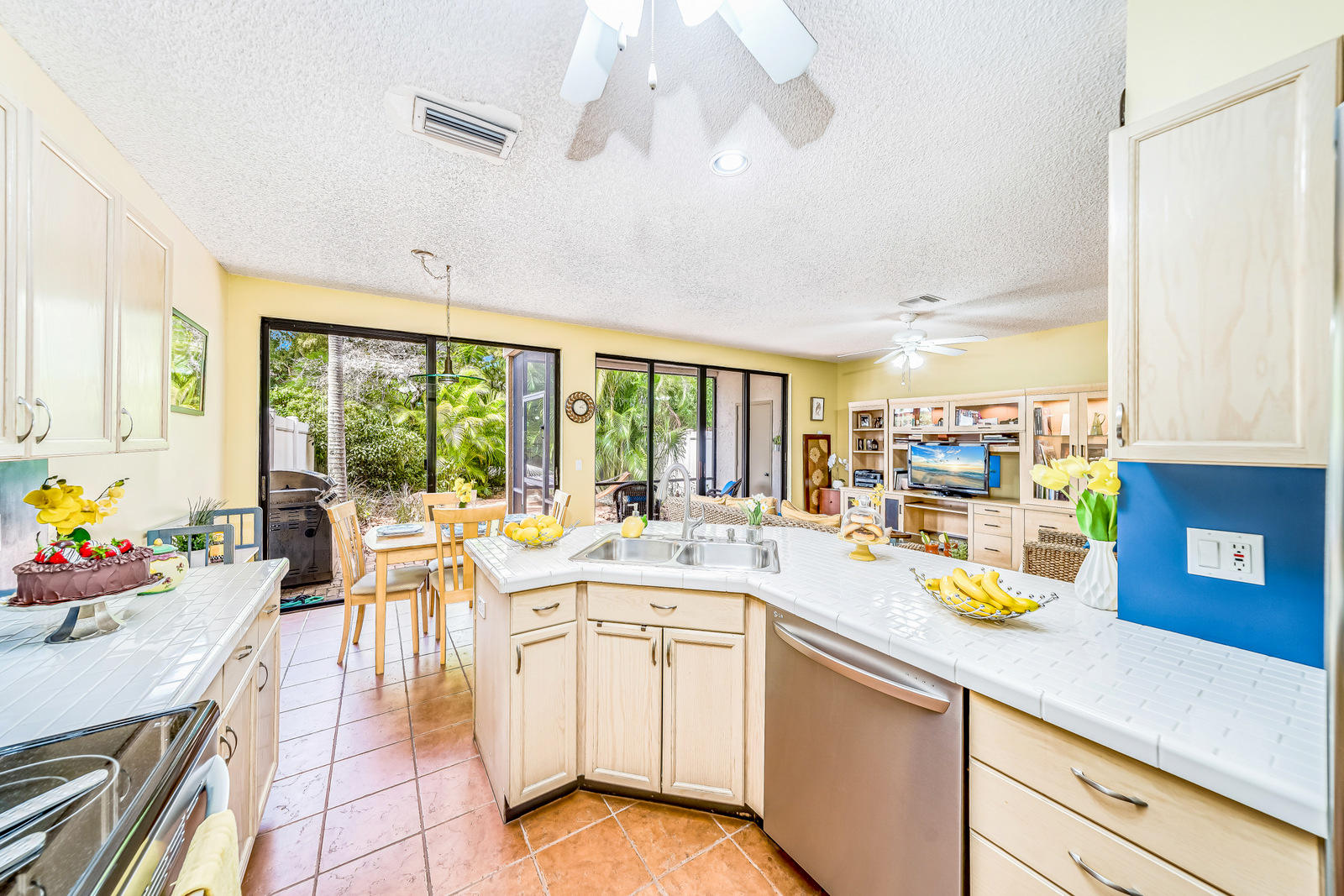 5700 Santiago Circle Boca Raton, FL 33433 - Photo 41 of 82 kitchen/family room