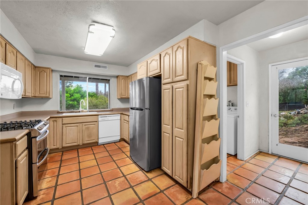 1507 Green Canyon Road Fallbrook, CA 92028 - Photo 16 of 41