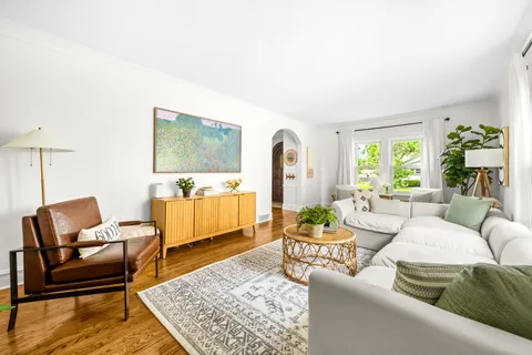 $529,000 | 1325 East Walnut Avenue, Des Plaines, IL 60016