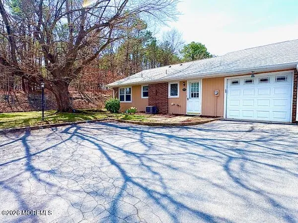 $206,000 | 530 Portsmouth Drive, Unit D, Lakewood, NJ 08701