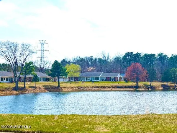 $206,000 | 530 Portsmouth Drive, Unit D, Lakewood, NJ 08701