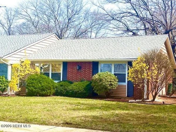 $206,000 | 530 Portsmouth Drive, Unit D, Lakewood, NJ 08701