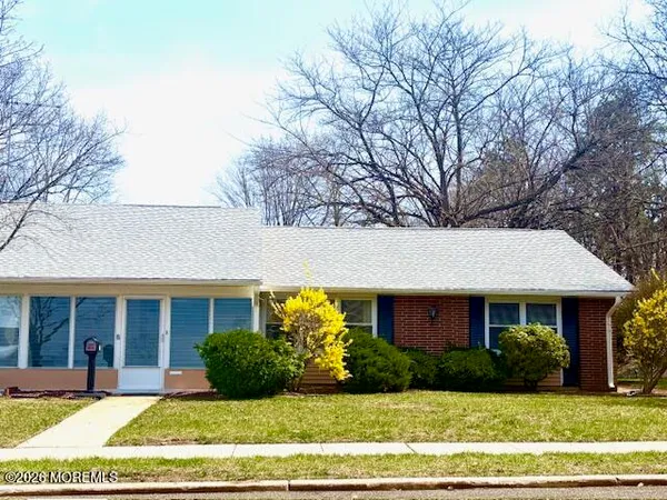 $206,000 | 530 Portsmouth Drive, Unit D, Lakewood, NJ 08701
