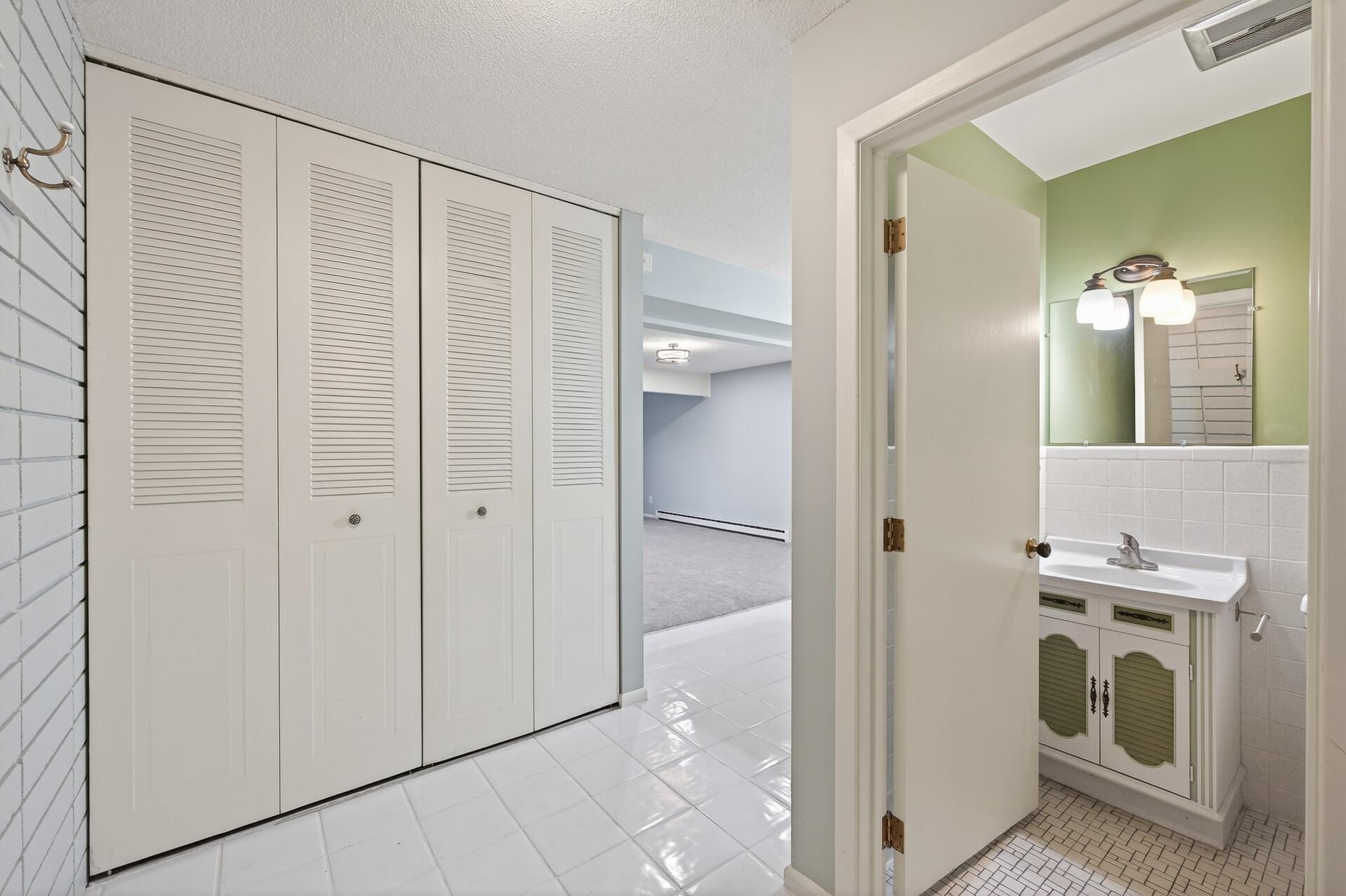 3527 37th Avenue Northeast St. Anthony, MN 55421 - Photo 4 of 32