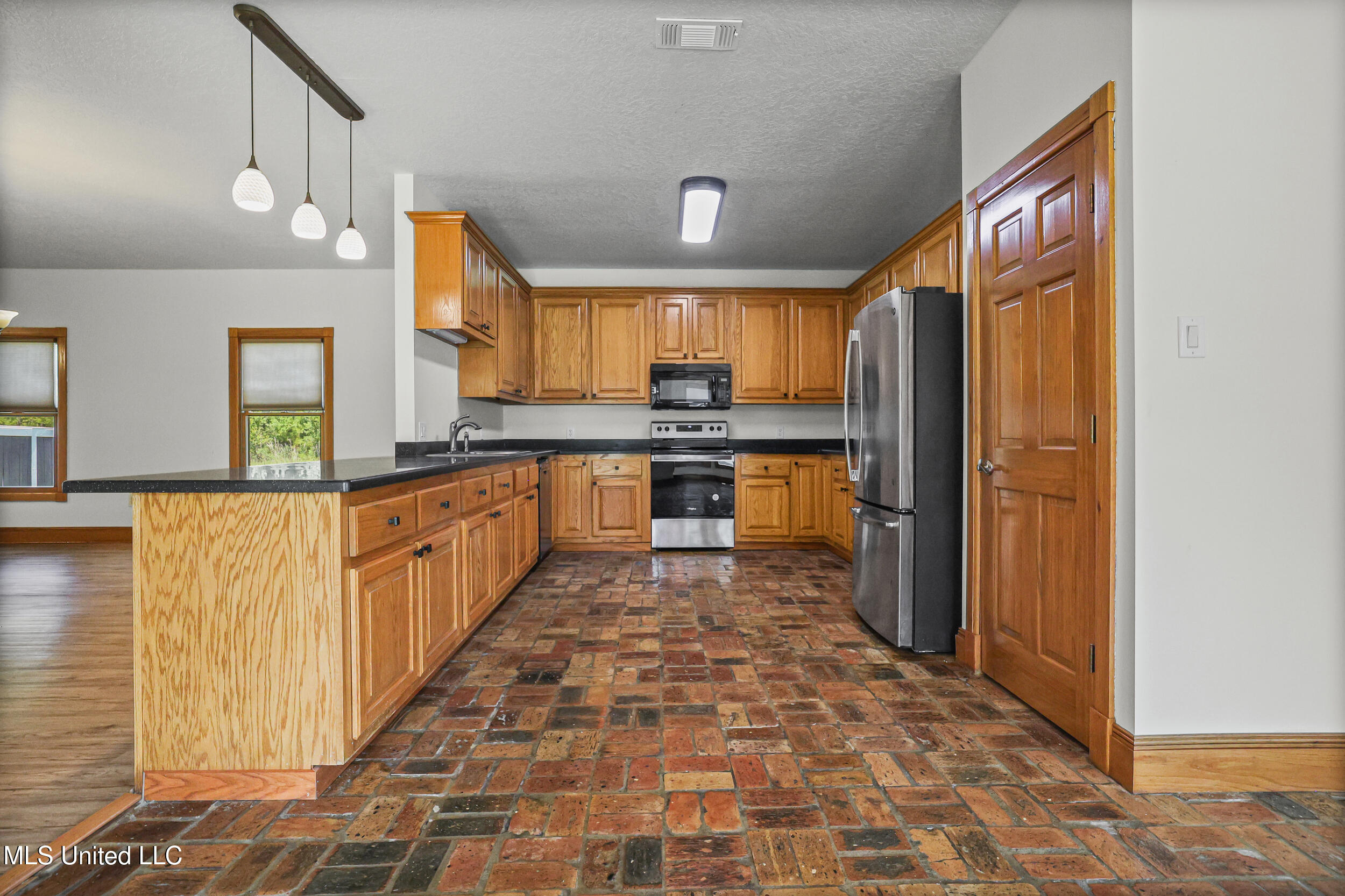 15301 Parker Road Biloxi, MS 39532 - Photo 11 of 67 LARGE KITCHEN