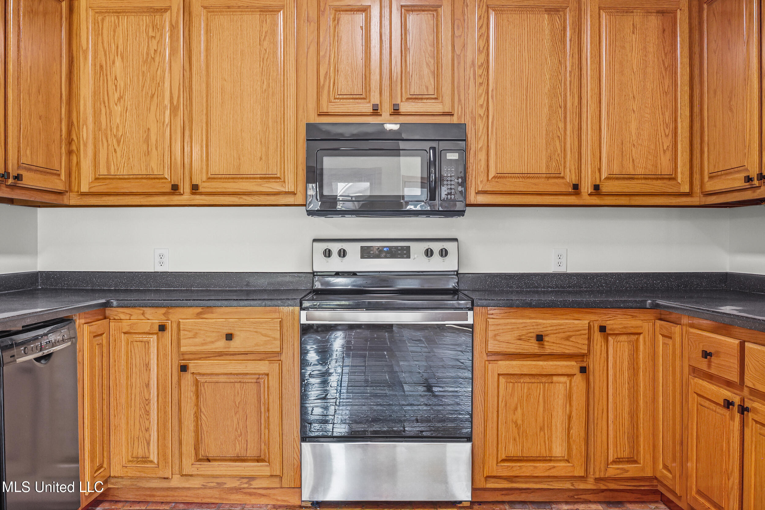 15301 Parker Road Biloxi, MS 39532 - Photo 13 of 67 KITCHEN