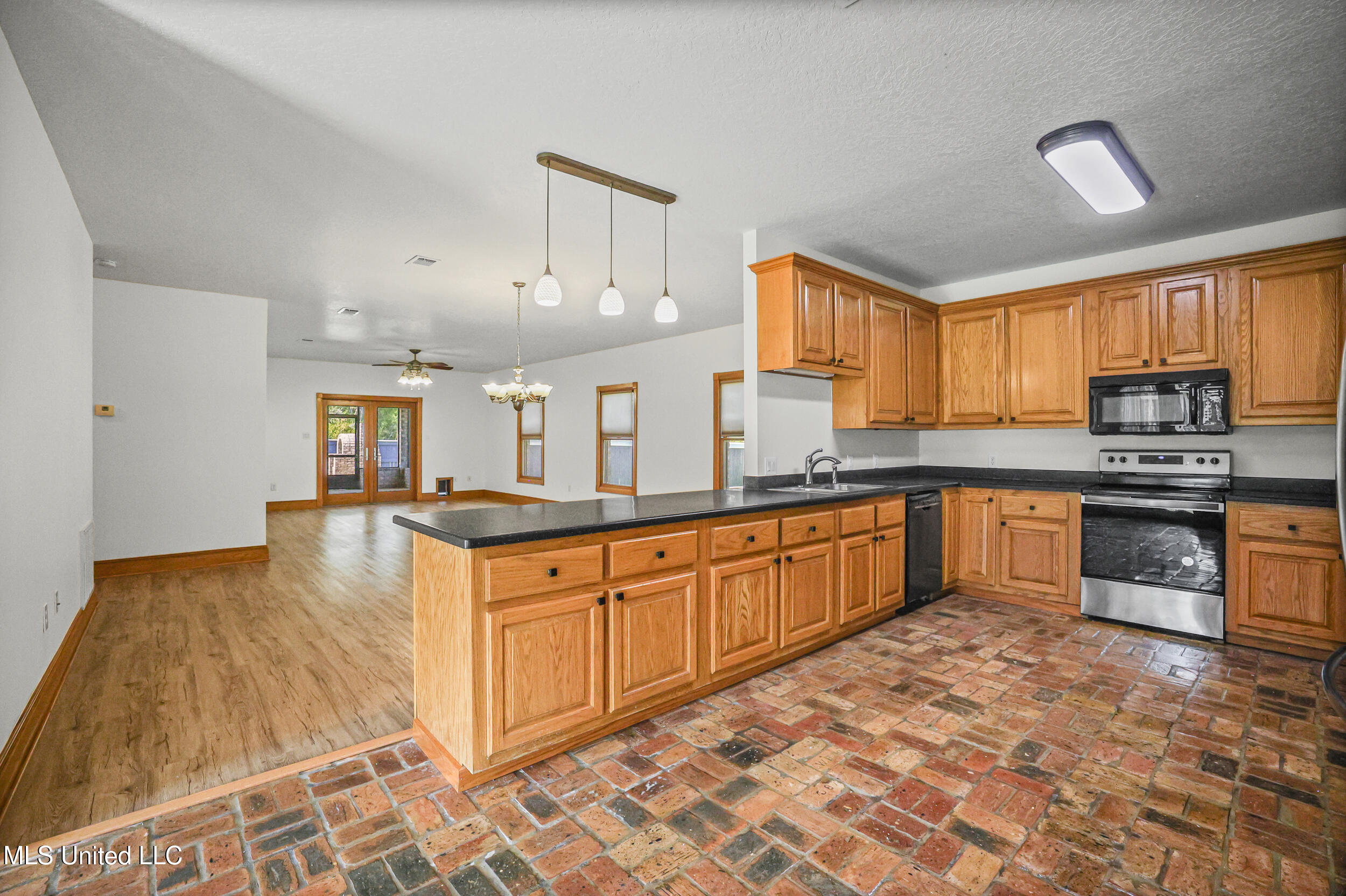 15301 Parker Road Biloxi, MS 39532 - Photo 16 of 67 KITCHEN LOOKING INTO FAMILY AREA