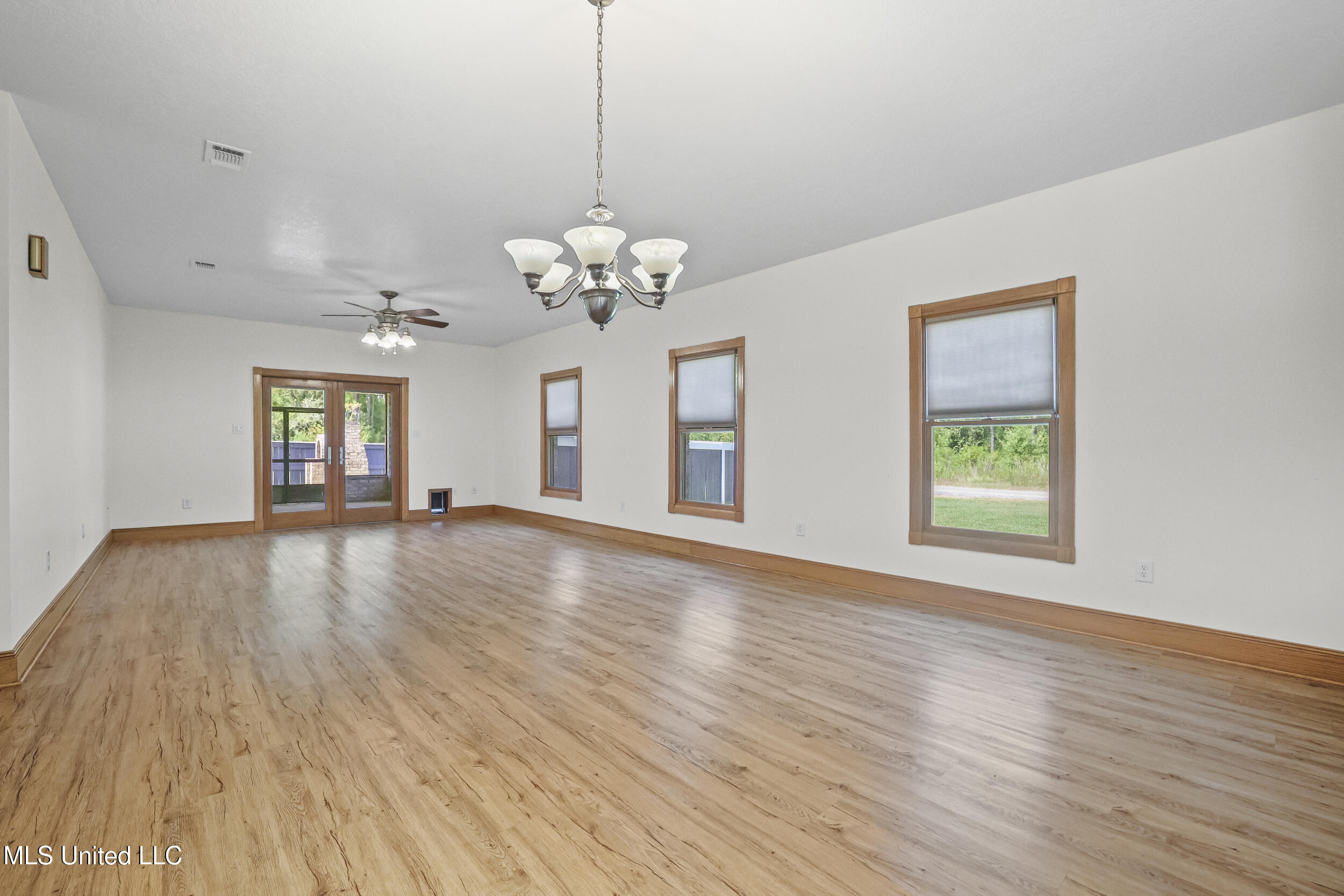 15301 Parker Road Biloxi, MS 39532 - Photo 18 of 67 FAMILY AREA