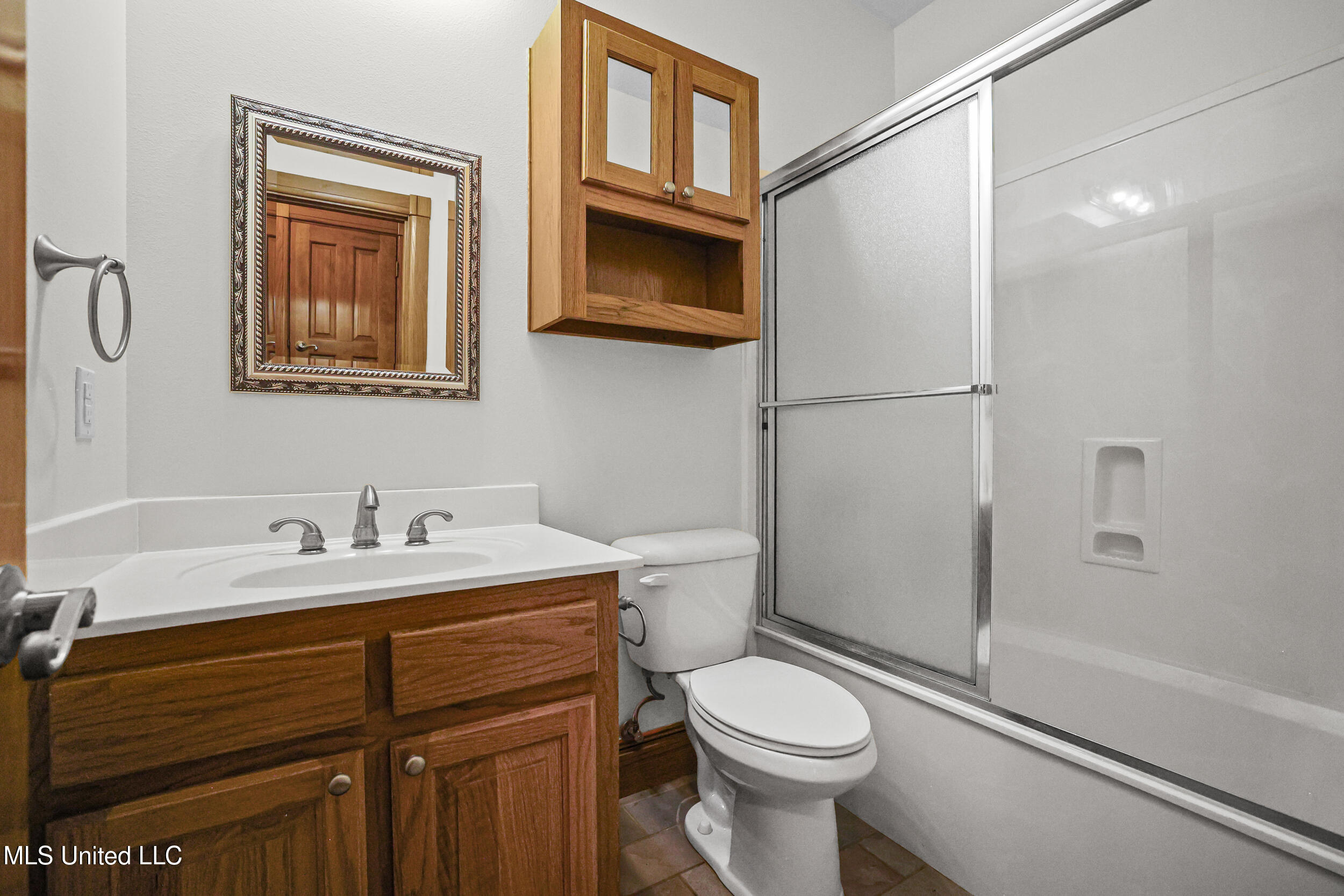 15301 Parker Road Biloxi, MS 39532 - Photo 26 of 67 GUEST BATH 1