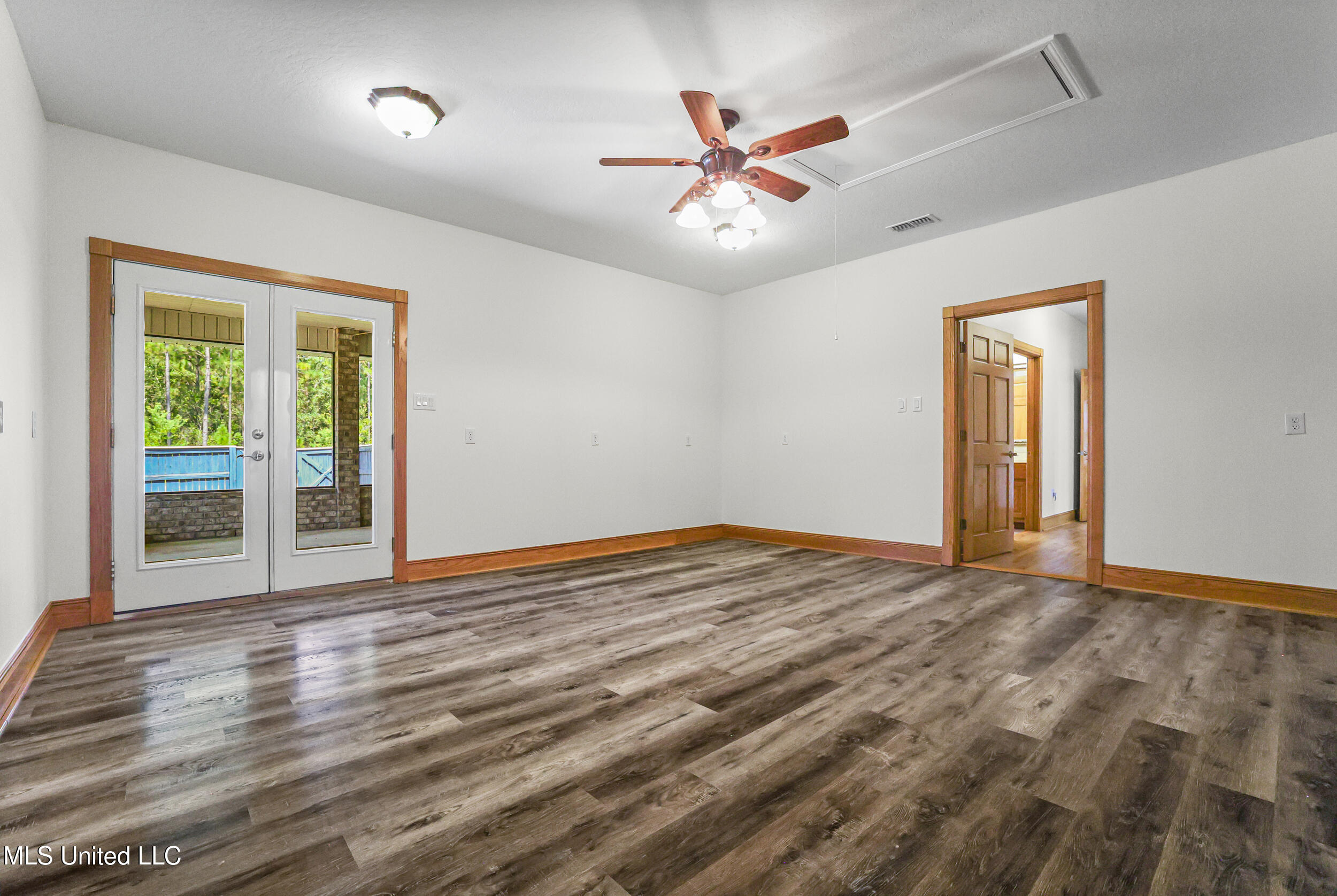 15301 Parker Road Biloxi, MS 39532 - Photo 41 of 67 PRIMARY BEDROOM WITH SCREEN PATIO ENTRY