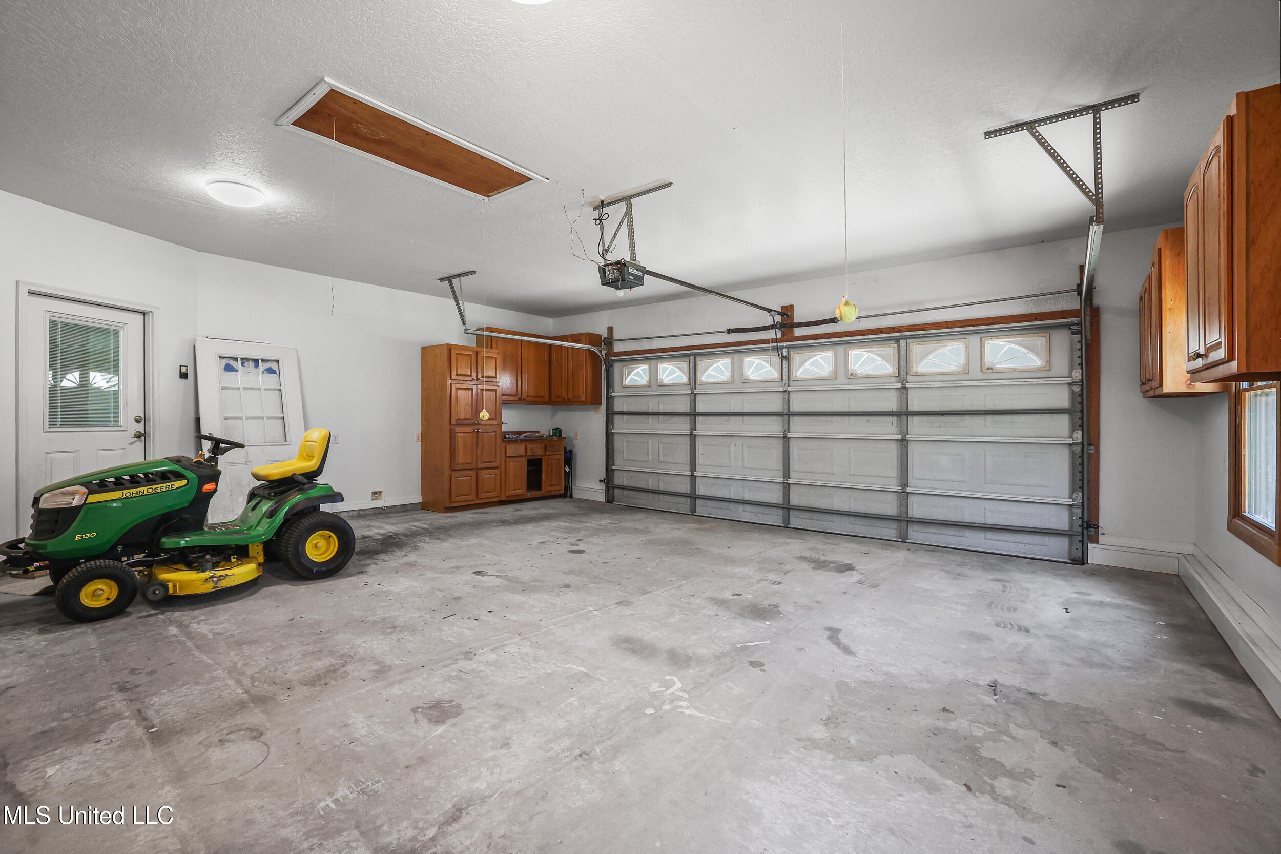15301 Parker Road Biloxi, MS 39532 - Photo 51 of 67 GARAGE
