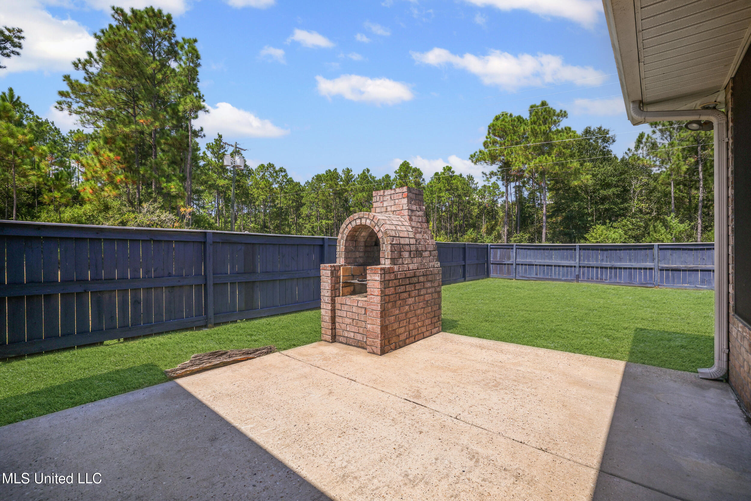 15301 Parker Road Biloxi, MS 39532 - Photo 53 of 67 GRILL AREA