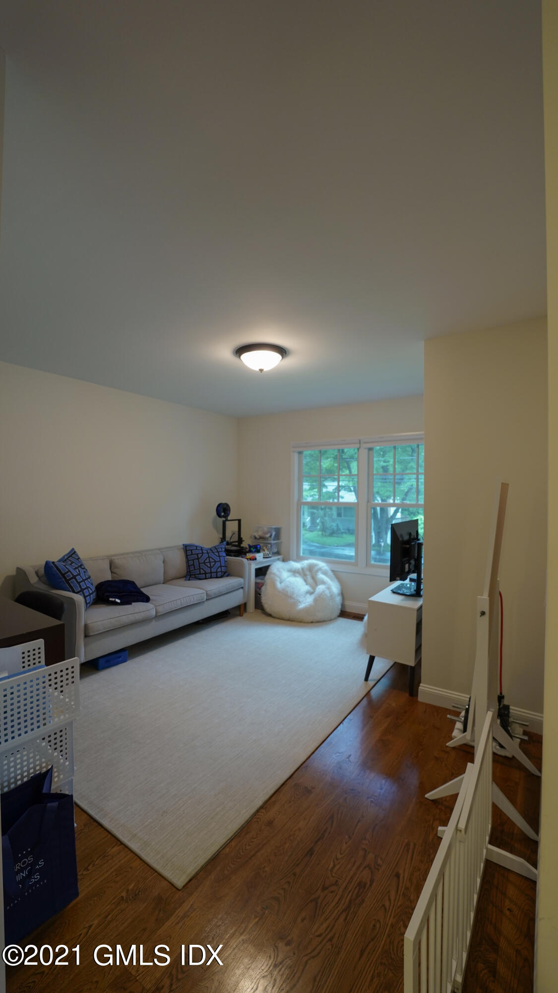 20 Sunshine Avenue Riverside, CT 06878 - Photo 18 of 39 a living room with furniture and a large window