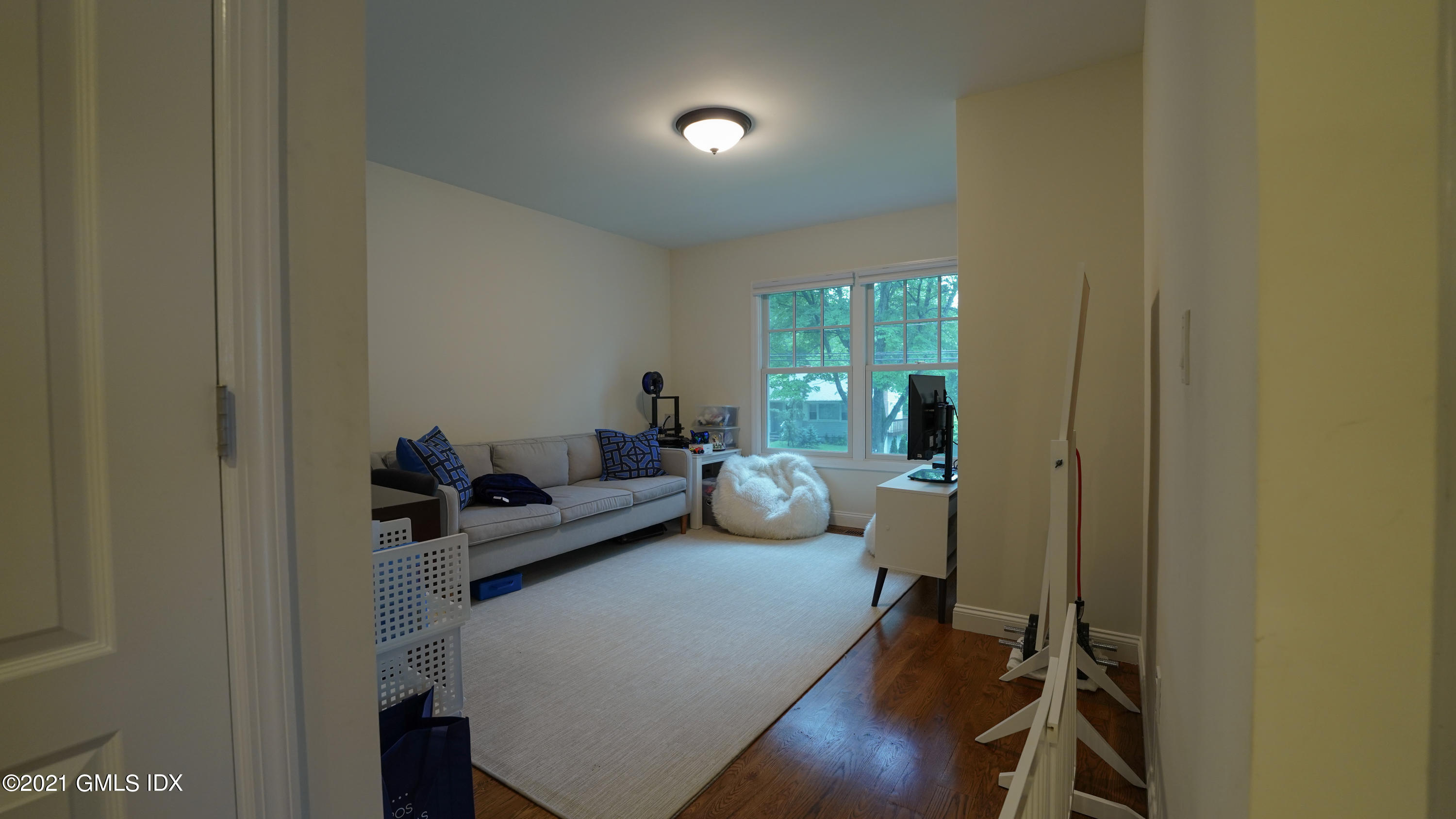 20 Sunshine Avenue Riverside, CT 06878 - Photo 19 of 39 a living room with furniture and a wooden floor