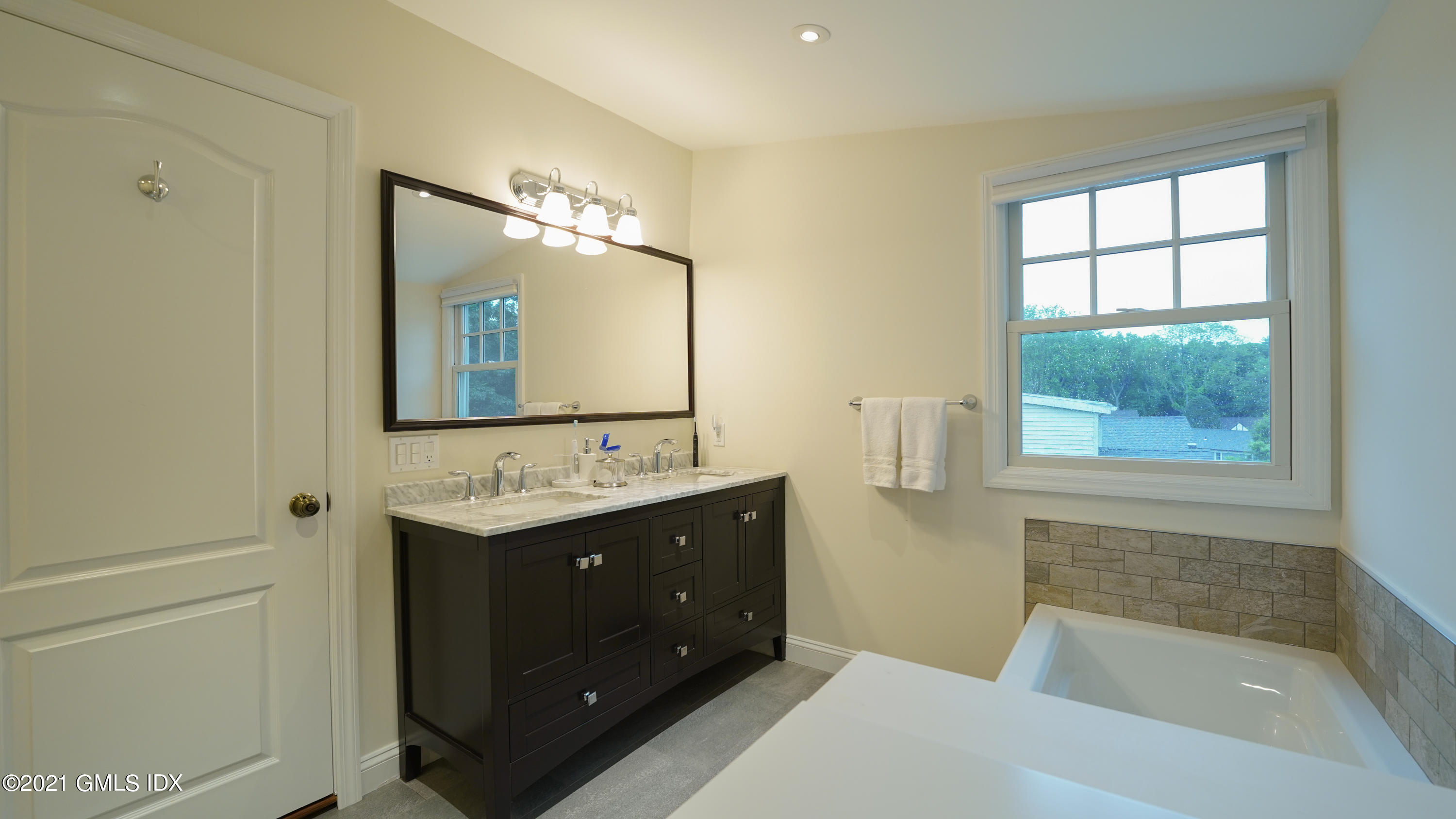 20 Sunshine Avenue Riverside, CT 06878 - Photo 27 of 39 a bathroom with a double vanity sink mirror and bathtub