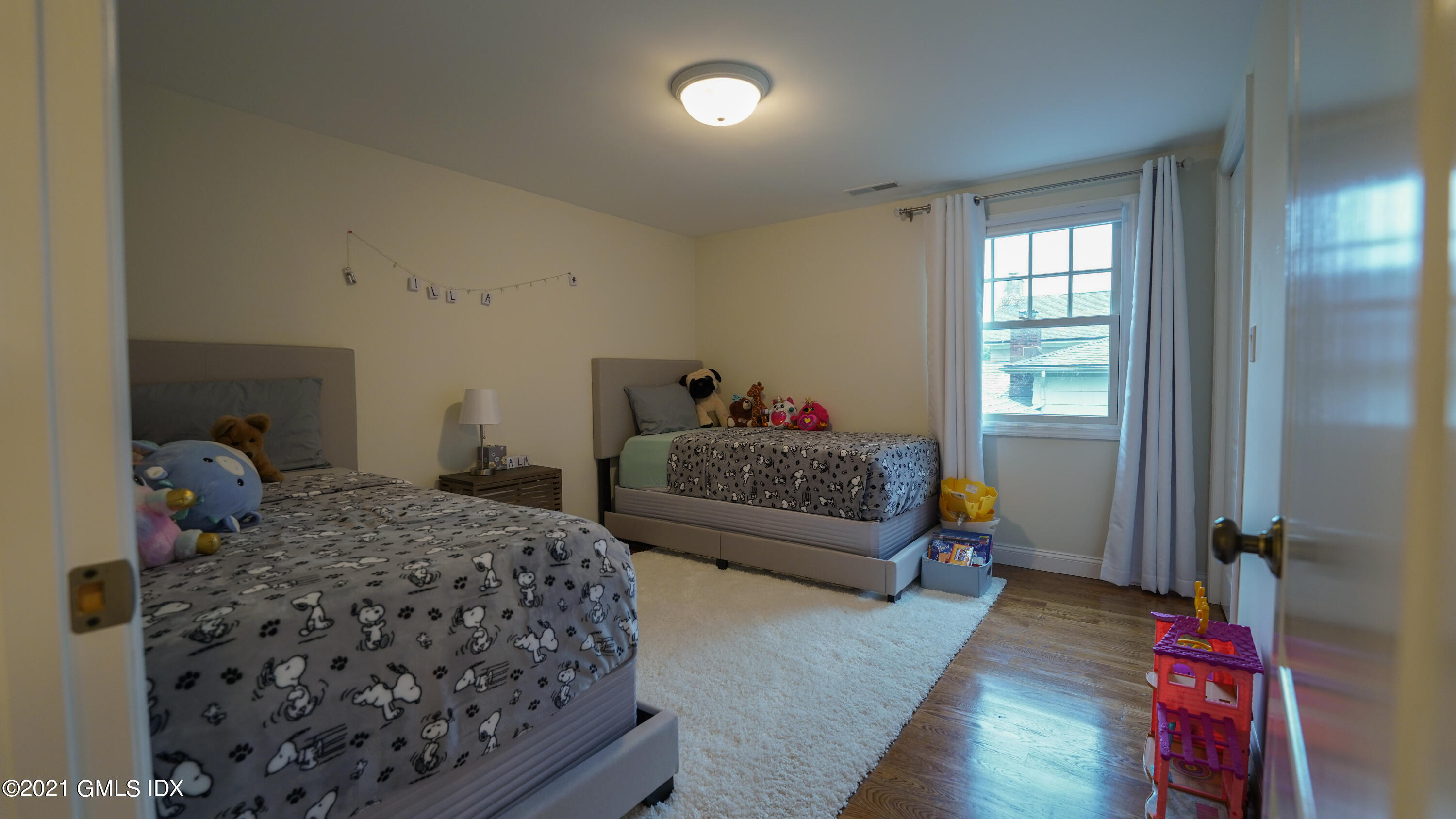 20 Sunshine Avenue Riverside, CT 06878 - Photo 31 of 39 a bedroom with a bed and a window