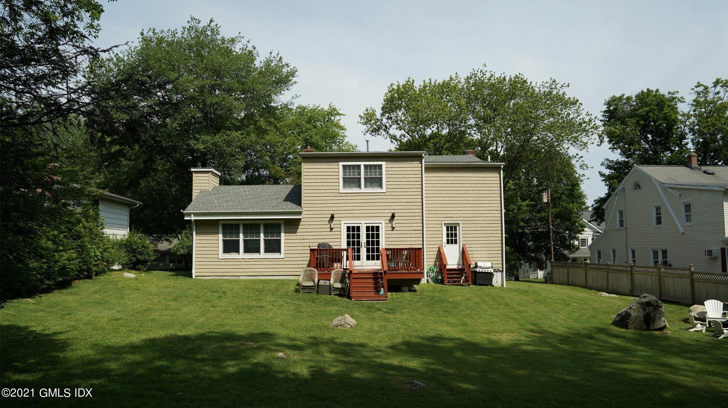20 Sunshine Avenue Riverside, CT 06878 - Photo 38 of 39 a front view of house with yard and green space