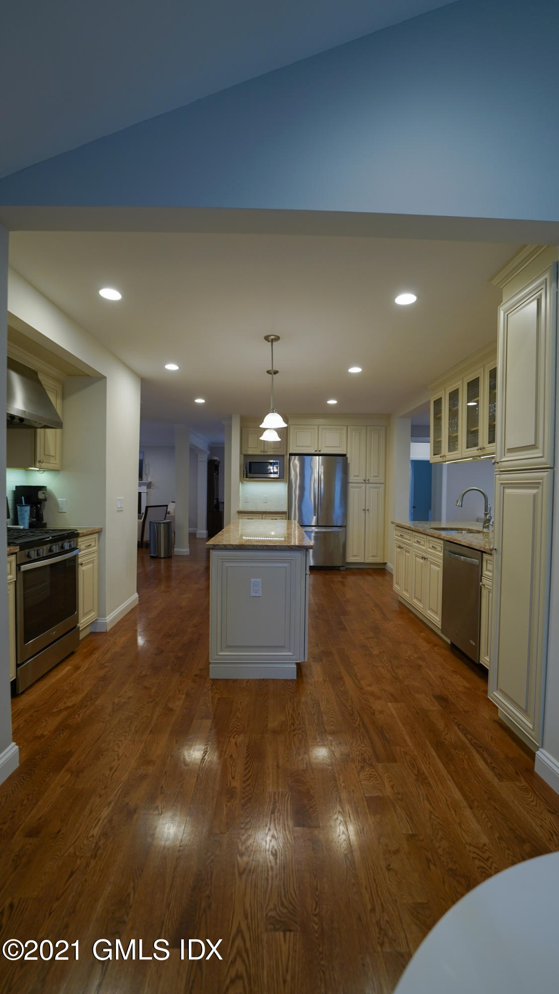 20 Sunshine Avenue Riverside, CT 06878 - Photo 7 of 39 a open kitchen with kitchen island a sink dishwasher stove with wooden floors