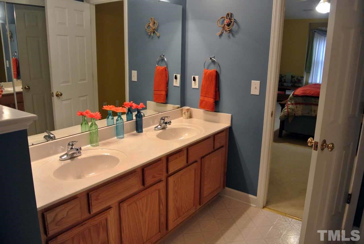 5424 Goldenglow Way Raleigh, NC 27606 - Photo 16 of 25