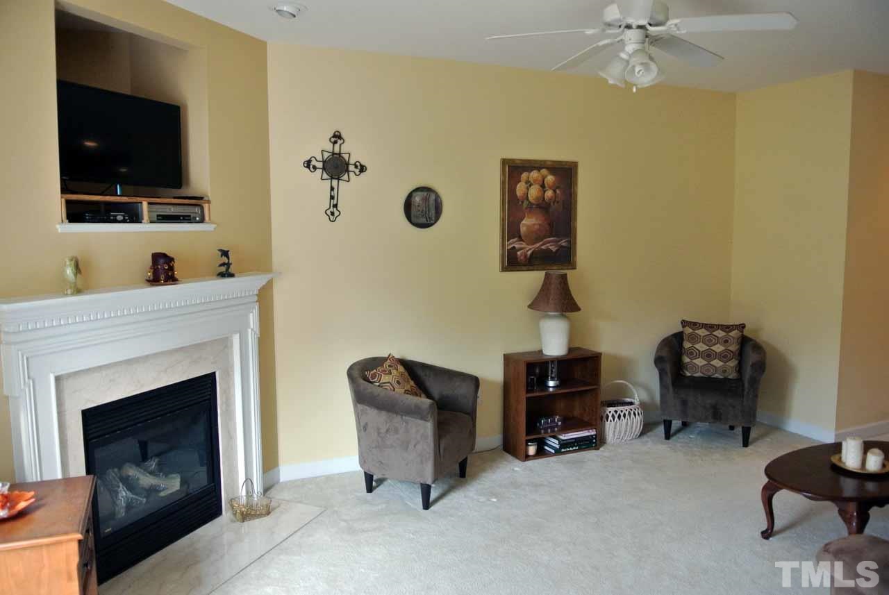 5424 Goldenglow Way Raleigh, NC 27606 - Photo 4 of 25