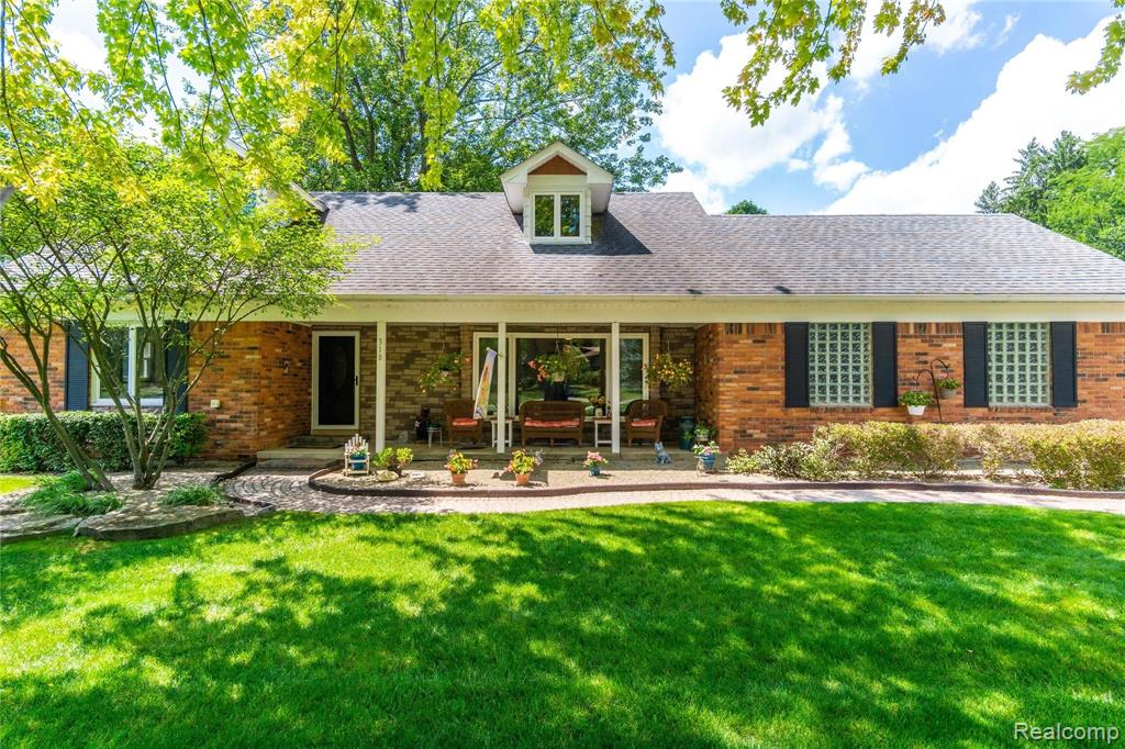 318 Randolph Road Rochester Hills, MI 48309 - Photo 2 of 46
