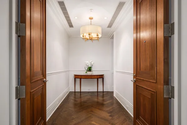 $899,000 | 159 East Walton Place, Unit 13D, Chicago, IL 60611