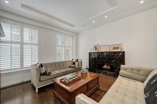 $899,000 | 159 East Walton Place, Unit 13D, Chicago, IL 60611